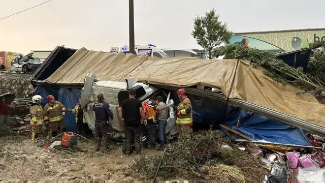 Manisa Kula'da Zincirleme Trafik Kazası: 2 Ölü, 4 Yaralı