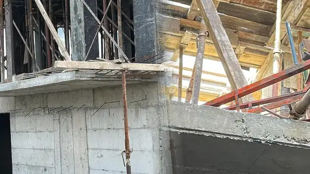 Kütahya'da inşaat iskelesinin çökmesi sonucu 3 işçi yaşamını yitirdi