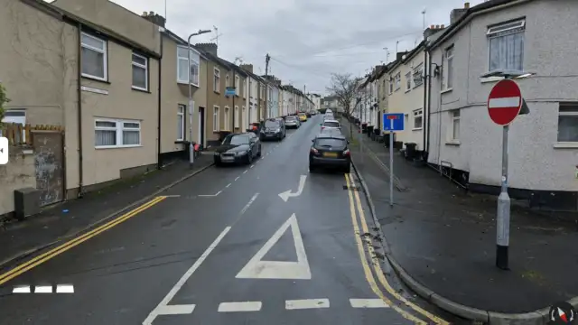 Newport'ta Arbalet Taşıdığı Şüphelenilen Şahıs Polis Tarafından Vuruldu