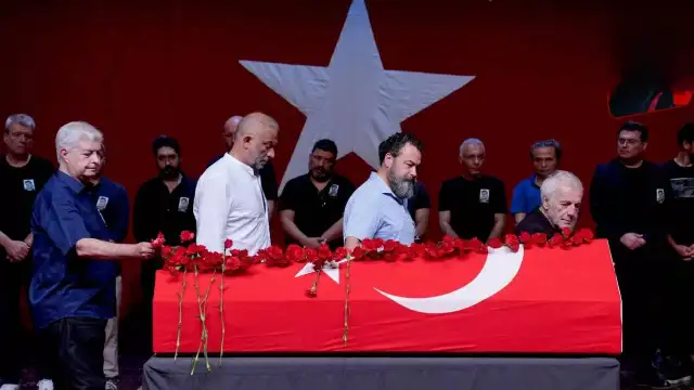 İstanbul Büyükşehir Belediyesi Şehir Tiyatroları Sanatçısı Zihni Göktay Son Yolculuğuna Uğurlandı