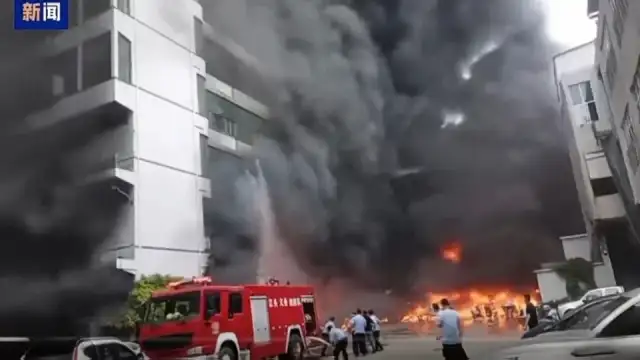 Çin'in Jinjiang Şehrindeki Ayakkabı Fabrikasında Yangın Çıktı
