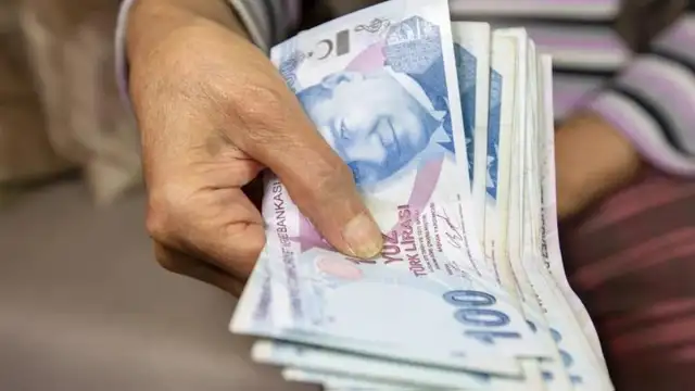 Meclis'ten Geçti: En Düşük Emekli Aylığı Düzenlemesi Yasalaştı