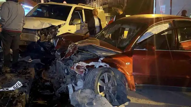 Aksaray'da Alkollü Sürücü 4 Araca Çarptı: 2 Yaralı, Sürücüye Ceza Kesildi
