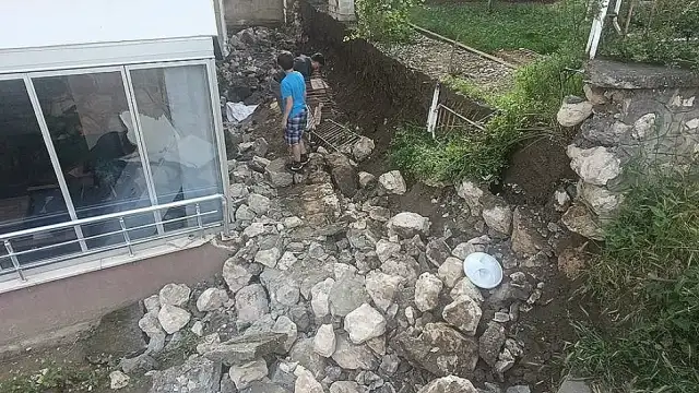 Amasya'da İstinat Duvarının Çökme Anı Güvenlik Kamerasına Yansıdı