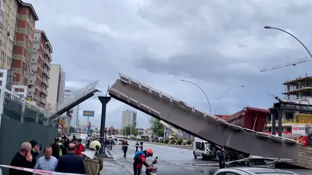 Ankara'da Damperi Açık Kamyon Üst Geçidi Yıktı: 3 Yaralı