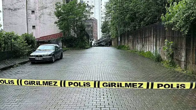 Artvin Hopa'da Yağışlar Heyelana Yol Açtı: Yol Ulaşıma Kapandı