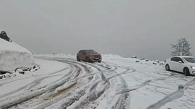 Artvin ve Ardahan'da Mayıs Ayı Sonunda Kar Yağışı: Ulaşım Aksadı