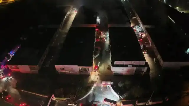 Başakşehir'deki İş Yerinde Yangın 8 Saat Sonra Söndürüldü