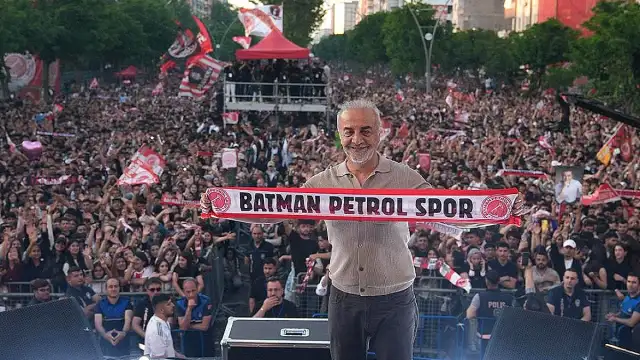 Batman Petrolspor'un Şampiyonluk Kutlamalarına Ünlü İsimler Akın Etti