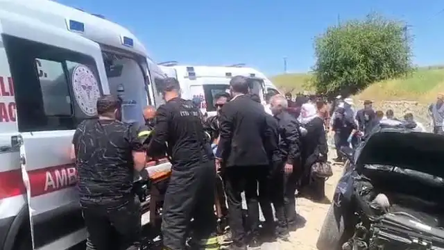 Batman'da İstinat Duvarına Çarpan Otomobilde 6 Kişi Yaralandı