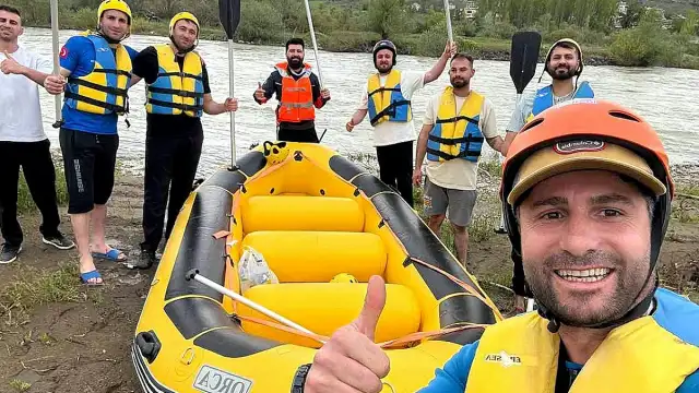 Bayburtlu Gençler Kurban Bayramı'nın Son Gününde Çoruh Nehri'nde Kano ve Rafting Yaptı