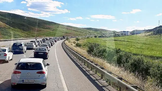 Bayram Dönüşü Trabzon'da Trafik Kabusu: Ankara ve İzmir Yolları Kilitlendi