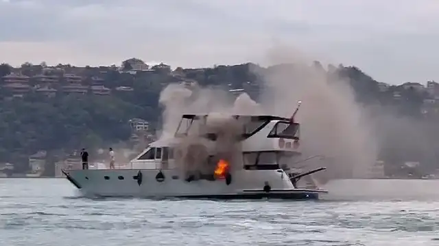 Bebek Sahili'nde Tur Teknesinde Yangın: Mürettebat Kurtuldu