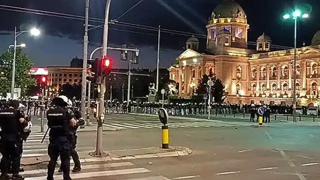 Belgrad'da Protestocular ve Polis Arasında Çatışma Yaşandı