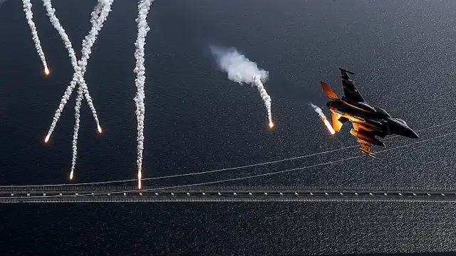 Çanakkale Semalarında F-16'lardan Nefes Kesen Gösteri