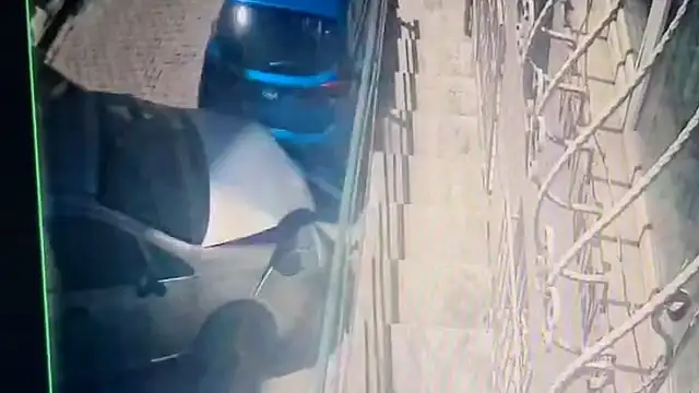 Eyüpsultan'da Kontrolden Çıkan Otomobil Park Halindeki Araçlara Çarptı: 1 Yaralı