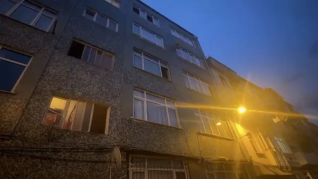 Fatih'te Cam Silen Kadın Apartman Boşluğuna Düşerek Hayatını Kaybetti
