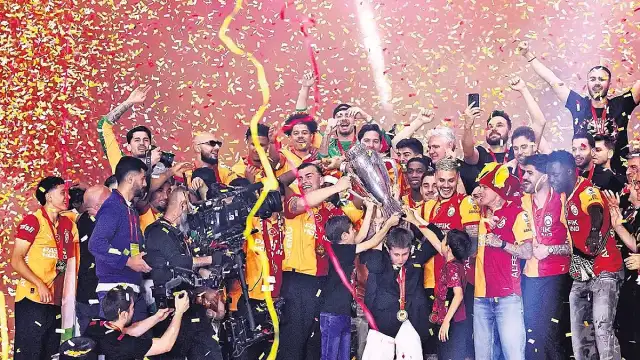 Galatasaray Şampiyonluğunu Coşkuyla Kutladı