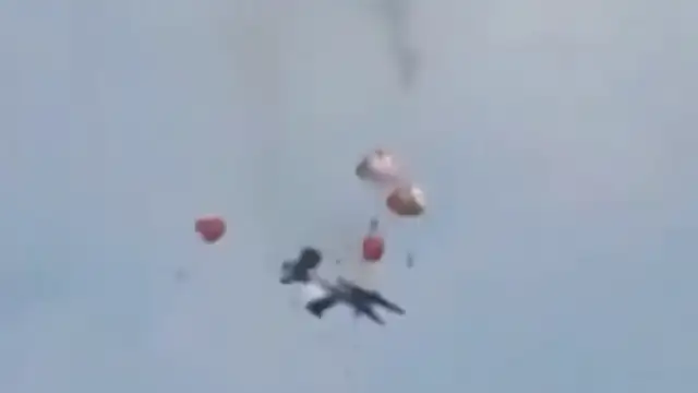 Gösteri Uçakları Havada Çarpıştı: Mürettebat Kurtuldu