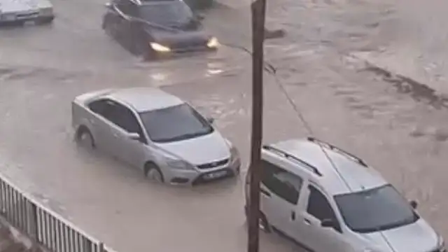 Hatay ve Osmaniye'de Sağanak Yağış Hayatı Olumsuz Etkiledi