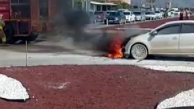 Hatay'da Seyir Halindeki Otomobil Alev Aldı