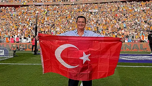 Hull City'de Tarihi Başarı: Acun Ilıcalı Taraftarlarla Buluştu