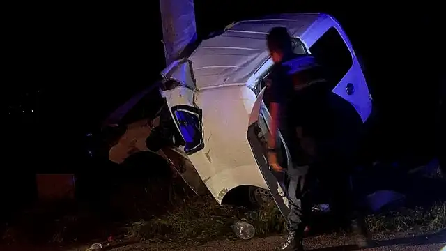 Isparta'da Elektrik Direğine Çarpan Araçta 2 Kişi Hayatını Kaybetti, 2 Kişi Yaralandı