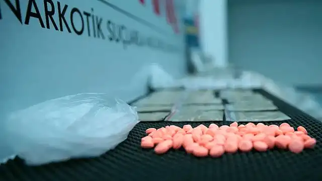 İstanbul'da Uyuşturucu Operasyonu: Yaklaşık 1 Ton Hap Ele Geçirildi