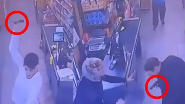 İstanbul'da Zincir Market Kavgası: Bıçak ve Silah Çekildi, 3 Kişi Gözaltına Alındı