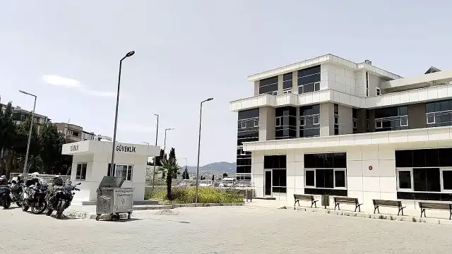 İzmir'de Şantiyede Yanmış Kadın Cesedi Bulundu: Bir Kişi Gözaltına Alındı