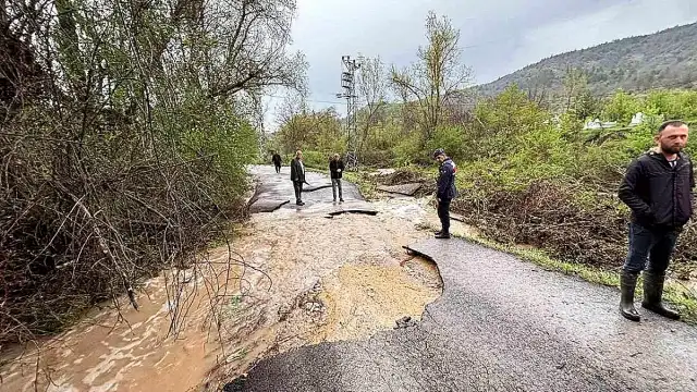 Karabük'te Sağanak ve Dolu Sel Taşkınlarına Neden Oldu, 3 Kişi Kurtarıldı
