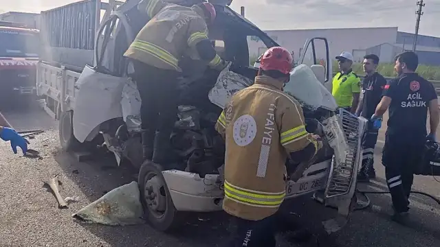 Karacabey'de Kamyonet TIR'ın Altına Girdi: 1 Ölü, 1 Ağır Yaralı