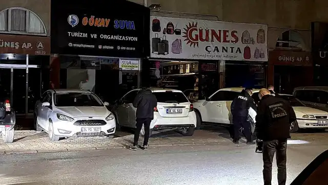 Kayseri'de Turizm Acentesine Silahlı Saldırı: 7 Kurşun Camlara İsabet Etti