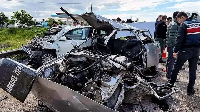 Kırıkkale'deki Feci Kazada Hayatını Kaybeden Aile Çorum'da Toprağa Verildi
