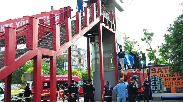 Manisa'da Üst Geçit Asansöründe Sıkışan Genç Hayatını Kaybetti