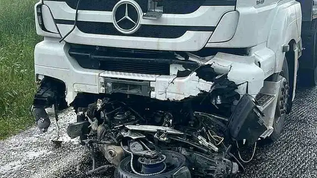 Motosiklet Tırın Altına Girerek Kaza Yaptı: 1 Ölü, 1 Yaralı