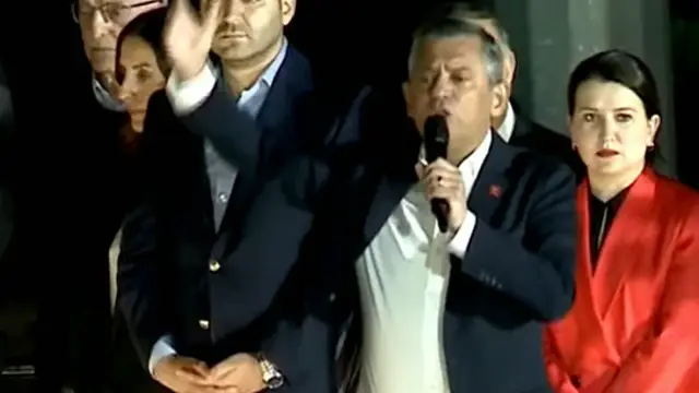 Özgür Özel: 'Bu binadayım, hiçbir yere gitmiyorum'