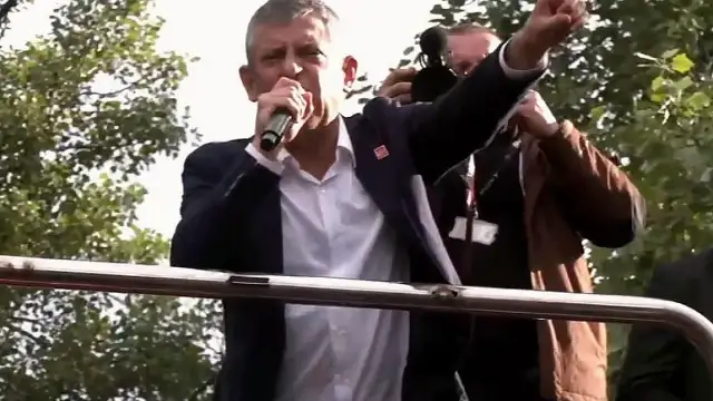 Özgür Özel'den TBMM Önünden Açıklama: Artık Yeter