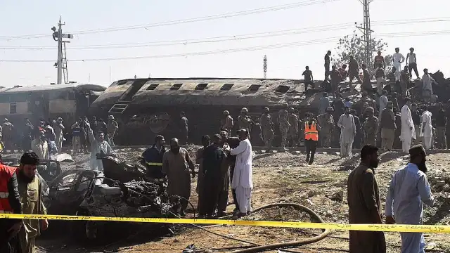 Pakistan'da Tren Saldırısı: 24 Kişi Hayatını Kaybetti