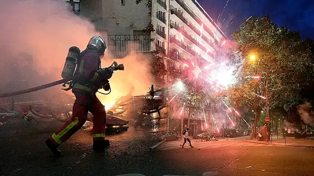 Paris Saint-Germain'in Şampiyonlar Ligi Zaferi Sonrası Fransa'da Olaylar: 426 Gözaltı