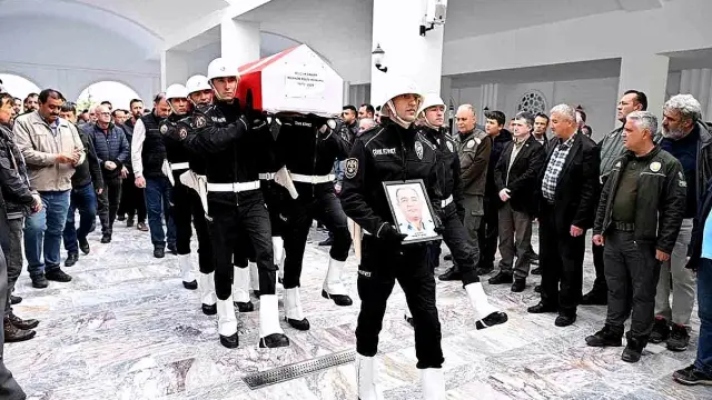 Rahatsızlığı Nedeniyle Vefat Eden Polis Memuru S.Ö. Son Yolculuğuna Uğurlandı