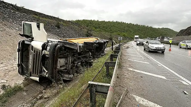 Samsun'da İki TIR Çarpıştı: 2 Sürücü Yaralandı