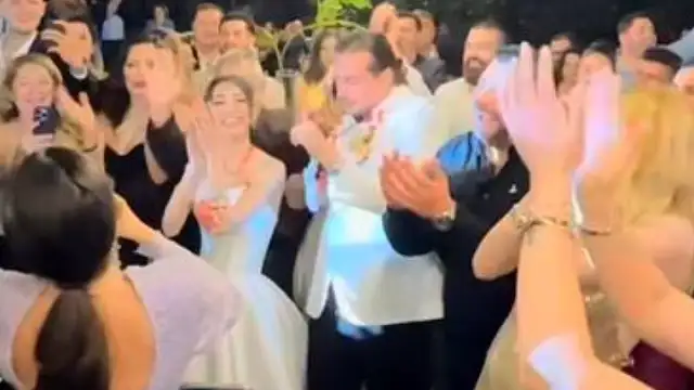 Şarkıcı Karsu Dönmez'den Yağmurlu Düğüne Sürpriz Ziyaret