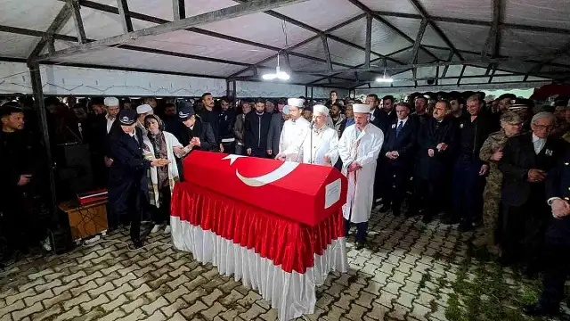Şehit Polis Memuru E.K., Van'da Gözyaşları Arasında Toprağa Verildi