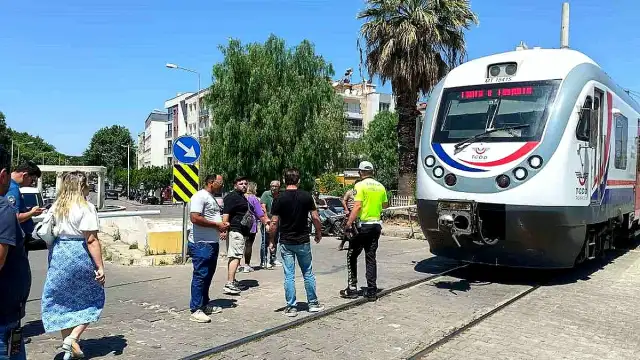Selçuk'ta Hemzemin Geçitte Tren Kazası: 1 Ağır Yaralı
