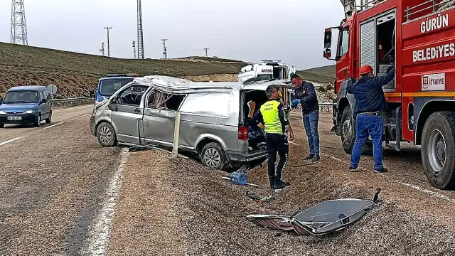 Sivas'ta Meydana Gelen Trafik Kazasında 1 Kişi Hayatını Kaybetti, 8 Kişi Yaralandı
