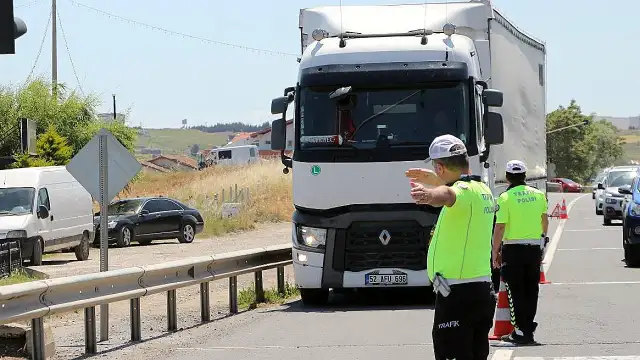 Tekirdağ'dan İstanbul Yönüne Ağır Tonajlı Araçlara Kısıtlama Getirildi