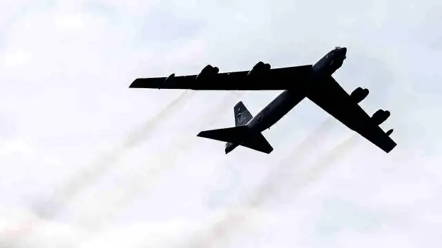 ABD California'da B-52 Bombardıman Uçağı Düştü