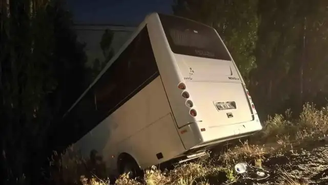 Ankara Mamak'ta Servis Aracının Şarampole Devrildiği Kazada 8 Yaralı