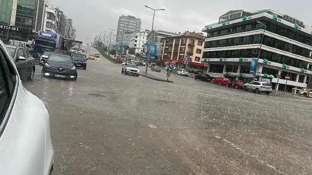 Ankara'da Şiddetli Sağanak ve Dolu: Kahramankazan'da Tarım Arazileri Battı